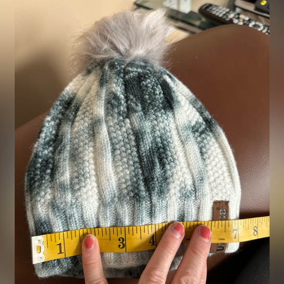 New in package 3 pack of Chenille toques with fur pompon top - lined - Picture 6 of 9